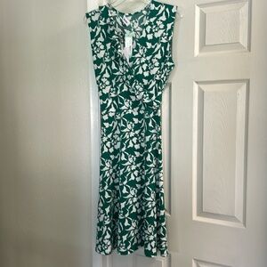 Green/white midi dress